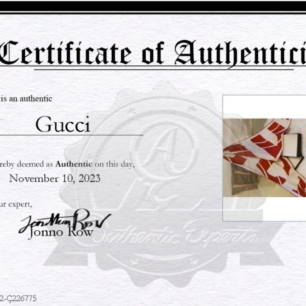 Gucci geometric silk logo scarf - Picture 5 of 8